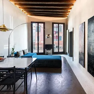 Velvet Canal View Apartment Venice